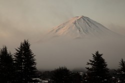 2012.3.1河口湖_富士屋ホテルからの朝富士