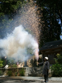 2004.4 浜松 秋葉三尺坊大権現　手筒花火